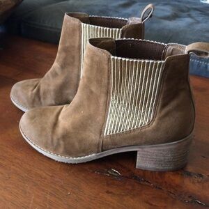 Treasure and bond boots